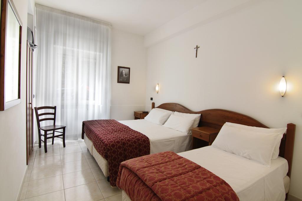 Albergo Villa Bianca سان جيوفاني روتوندو الغرفة الصورة