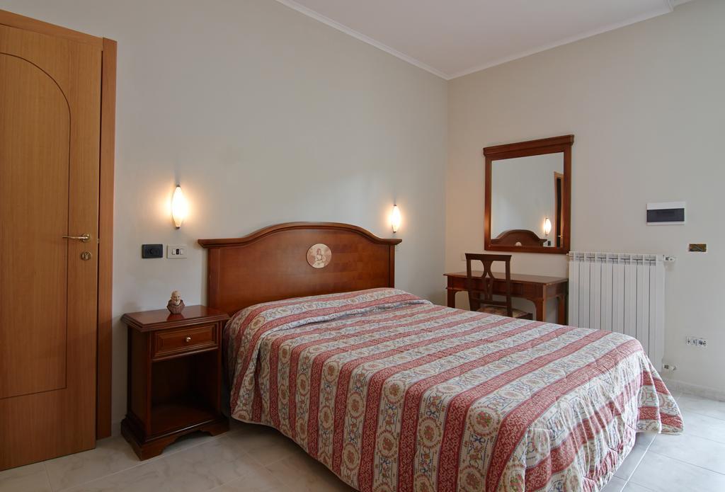 Albergo Villa Bianca سان جيوفاني روتوندو الغرفة الصورة
